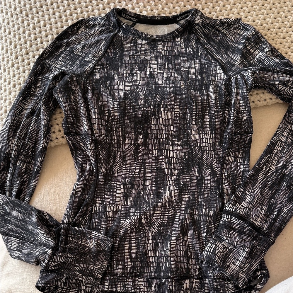 Lululemon Women's Black and White Patterned athletic Top